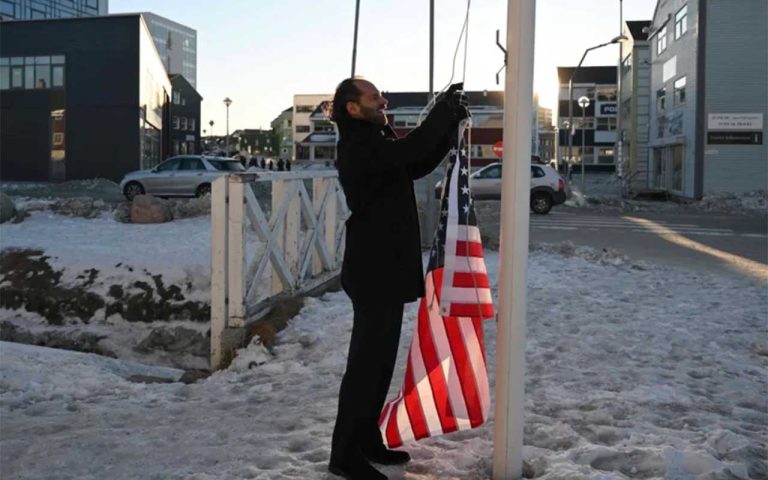 Diplomatische Verstimmung statt Pointe: Maxi Schafroth und der Flaggen-Eklat von Nuuk