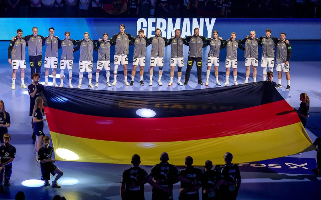 Trauerakt vor EM-Kracher: Schweigeminute für Opfer des Zugunglücks in Spanien