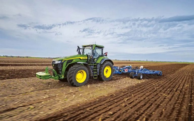 Dimensionen der Leistung: Der neue John Deere 8R/8RX 540 definiert den Standardtraktor neu