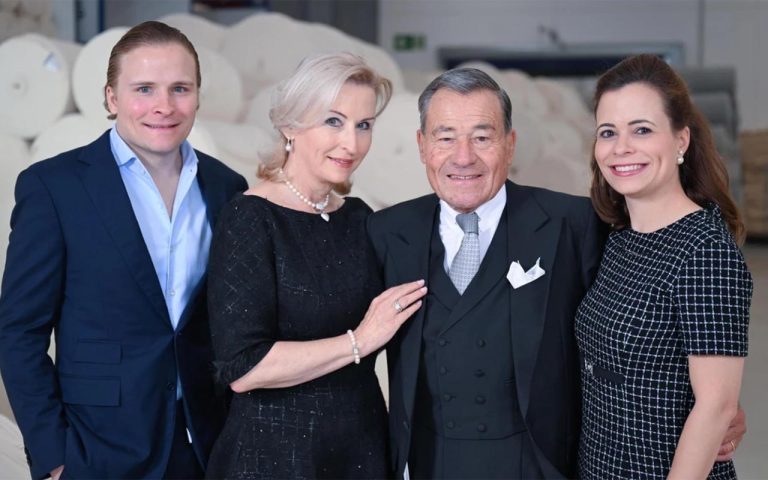 Generationenwechsel perfektioniert: Bonita Grupp sichert die Zukunft der Trigema-Dynastie