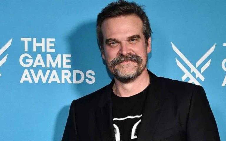 David Harbour und das Stranger Things Finale: Die wahren Gründe für seine mysteriöse Abwesenheit David Harbour und das Stranger Things Finale: Die wahren Gründe für seine mysteriöse Abwesenheit