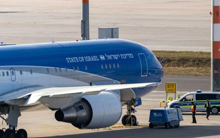 Israels Staatsflugzeug "Flügel Zions" in Berlin: Sicherheitsmaßnahme am Flughafen BER im Schatten der Nahost-Eskalation