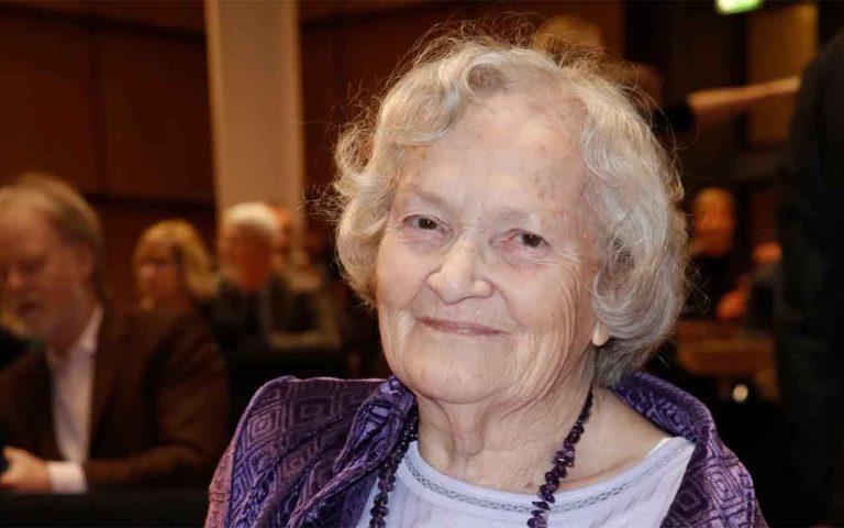 Trauer um die "Marmeladenoma": Deutschlands ältester YouTube-Star Helga Sofie Josefa stirbt mit 94 Jahren