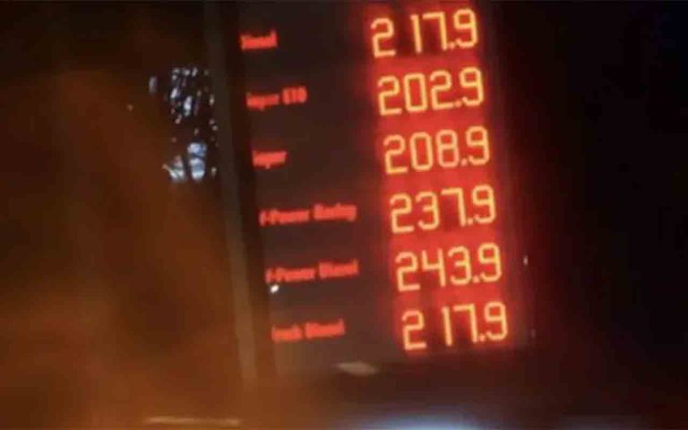 Explosive Benzinpreise: Experten raten zu diesen drei Methoden, um massiv Sprit zu sparen und Ihre Haushaltskasse zu entlasten Explosive Benzinpreise: Experten raten zu diesen drei Methoden, um massiv Sprit zu sparen und Ihre Haushaltskasse zu entlasten