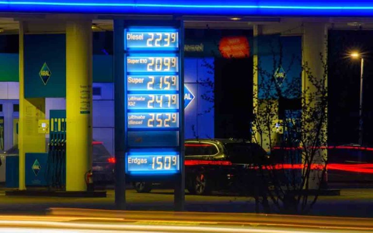 Spritpreise im Sinkflug: Warum Autofahrer vor den Osterferien 2026 unerwartet aufatmen können Spritpreise im Sinkflug: Warum Autofahrer vor den Osterferien 2026 unerwartet aufatmen können