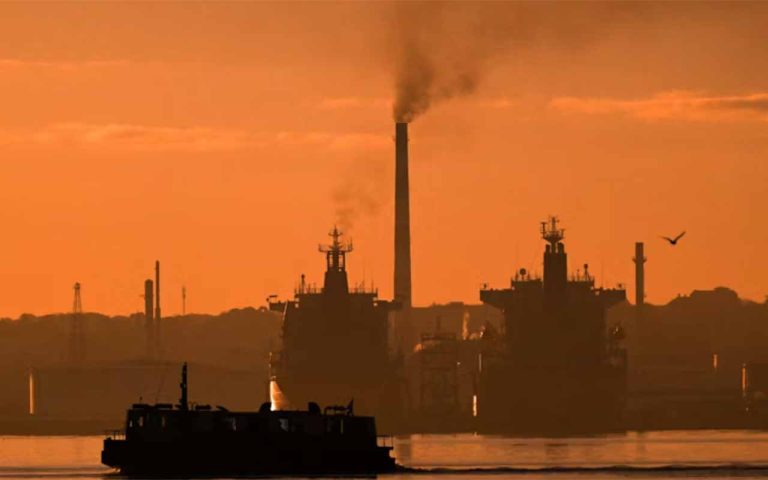 Geopolitik und Sanktionsrecht im Wandel: Warum Donald Trump einen russischen Öltanker nach Kuba passieren lässt Geopolitik und Sanktionsrecht im Wandel: Warum Donald Trump einen russischen Öltanker nach Kuba passieren lässt