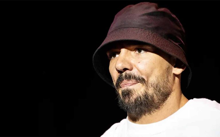 Schock für Fans: Rapper Capital Bra streamt nächtlichen Notarzteinsatz