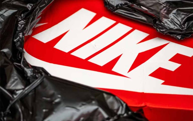 Der tiefe Fall des Sportgiganten: Warum die Nike-Aktie massiv unter Druck steht