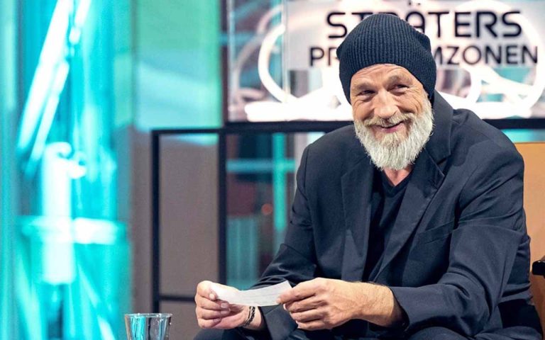 Schock-Diagnose für Torsten Sträter: Comedian macht Tumorerkrankung publik und kündigt Bühnen-Comeback an Schock-Diagnose für Torsten Sträter: Comedian macht Tumorerkrankung publik und kündigt Bühnen-Comeback an