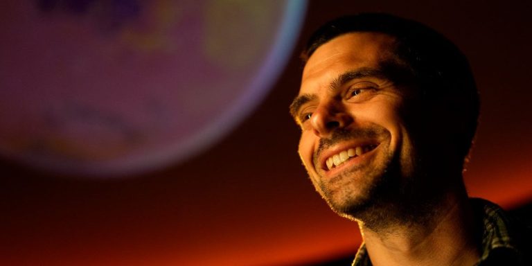 Die NASA-Sonde MAVEN hat auf dem Mars den seltenen Zwann-Wolff-Effekt entdeckt, der bislang nur auf Planeten mit starkem globalem Magnetfeld beobachtet wurde.