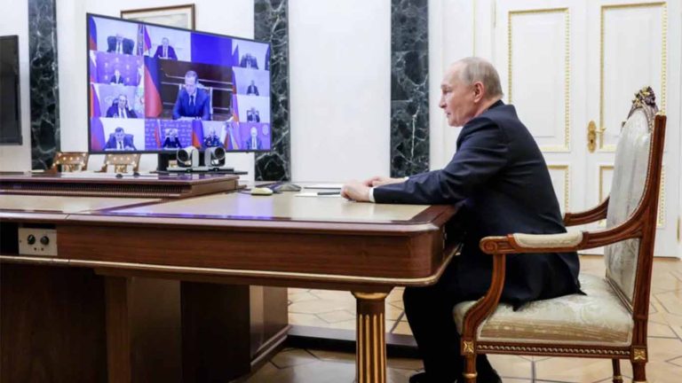 Wladimir Putin Abschottung: Drastische Sicherheitsvorkehrungen im Kreml