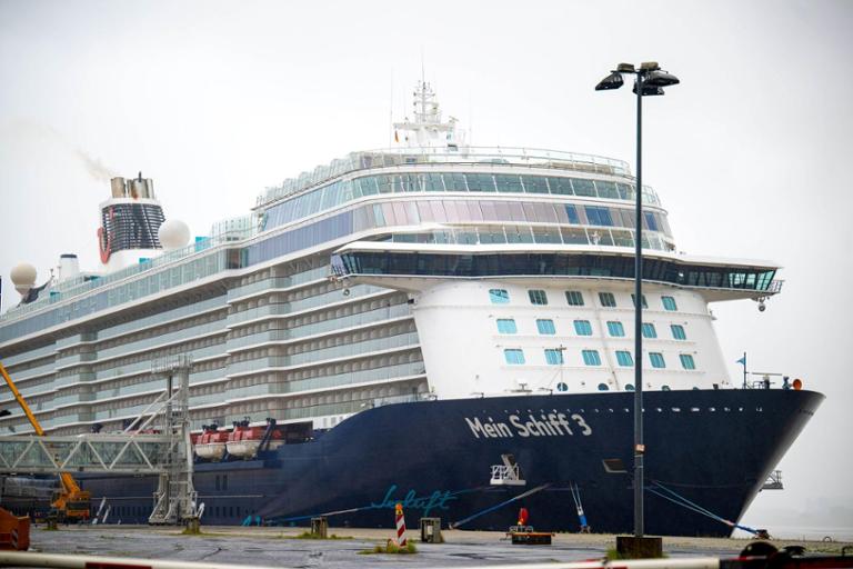 TUI Cruises ändert Route kurzfristig: Statt Amsterdam landeten Passagiere auf Helgoland Wegen schlechter Wetterbedingungen konnte die Mein Schiff 3 nicht wie geplant Amsterdam anlaufen. Stattdessen führte die Reise die Passagiere nach Helgoland.