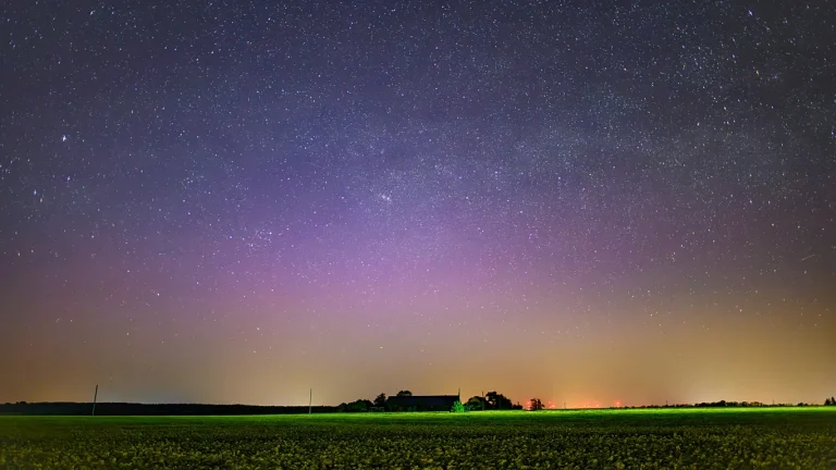 Nordlichter über Deutschland: Wo das seltene Himmelsspektakel am Wochenende zu sehen sein könnte Starke Sonnenaktivität könnte am Wochenende Nordlichter über Deutschland sichtbar machen. Besonders im Norden des Landes bestehen gute Beobachtungschancen.