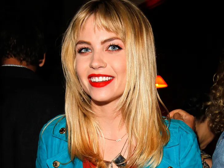 Daveigh Chase ist tot: „The Ring“-Star und Stimme von Lilo aus „Lilo & Stitch“ stirbt mit 35 Jahren Daveigh Chase ist im Alter von 35 Jahren gestorben. Die Schauspielerin aus „The Ring“ und die Stimme von Lilo aus „Lilo & Stitch“ erlag den Folgen von Meningitis und Sepsis.