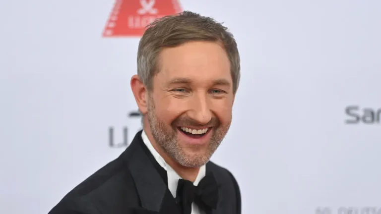 Daniel Boschmann spricht über seine Zukunft bei „SAT.1 Frühstücksfernsehen“ nach zehn Jahren im TV Daniel Boschmann spricht über zehn Jahre bei „SAT.1 Frühstücksfernsehen“, seine Begegnung mit Harrison Ford und seine Zukunft im Fernsehen.