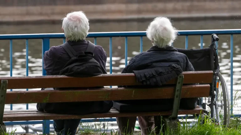 Rentenkommission einigt sich auf Reform: Längeres Arbeiten und neue Regeln für den Ruhestand Die Rentenkommission hat ein Reformpaket beschlossen: höheres Rentenalter, Ende der Rente mit 63 und neue verpflichtende Vorsorgebeiträge.