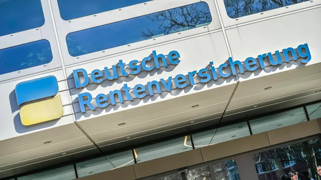 Rentenbeiträge in Deutschland könnten bereits 2027 steigen: Warnung für Millionen Beschäftigte Die Deutsche Rentenversicherung warnt vor steigenden Rentenbeiträgen ab 2027. Millionen Beschäftigte und Arbeitgeber könnten finanziell stärker belastet werden