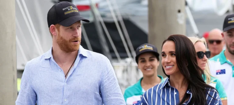 Harry und Meghan könnten gemeinsam mit ihren Kindern nach Großbritannien reisen Prinz Harry und Meghan Markle könnten erstmals seit vier Jahren gemeinsam mit ihren Kindern nach Großbritannien reisen. Medien berichten über ein mögliches Treffen mit der Königsfamilie.