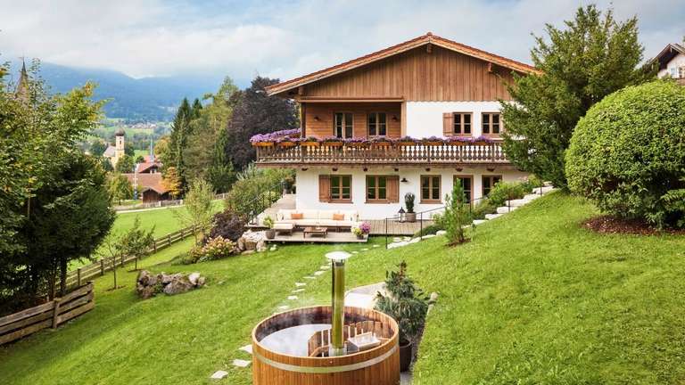 Paar verkauft Traumhaus in Fischbachau nur wenige Monate nach dem Lotteriegewinn Ein Ehepaar aus Bochum, das bei Omaze ein Luxushaus in Bayern gewonnen hatte, verkauft die Immobilie nun für 2,75 Millionen Euro.