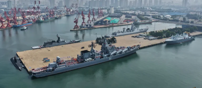 China und Russland starten gemeinsame Marineübung nahe Qingdao China und Russland haben die Marineübung Joint Sea-2026 nahe Qingdao begonnen. Gleichzeitig meldete Peking einen strategischen Raketenstart im Pazifik.