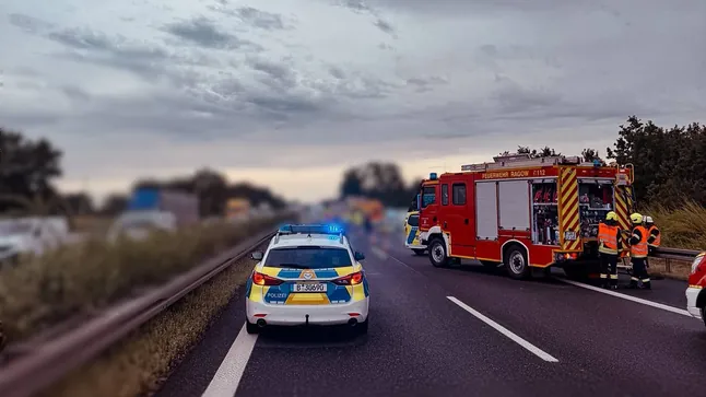 Frau auf gestohlenem Motorrad stirbt bei Flucht vor Polizei In Brandenburg ist eine Frau auf der A13 tödlich verunglückt. Sie war auf einem gestohlenen Motorrad vor der Berliner Polizei geflüchtet.