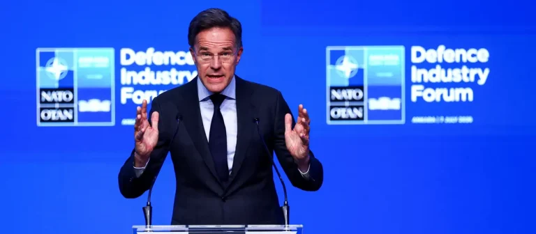Rutte fordert eine „Revolution“ in der Verteidigungsindustrie der NATO Rutte fordert eine Revolution in der NATO-Verteidigungsindustrie. Beim Gipfel in Ankara geht es um Ukraine, Russland, Luftabwehr und Trumps Rolle.
