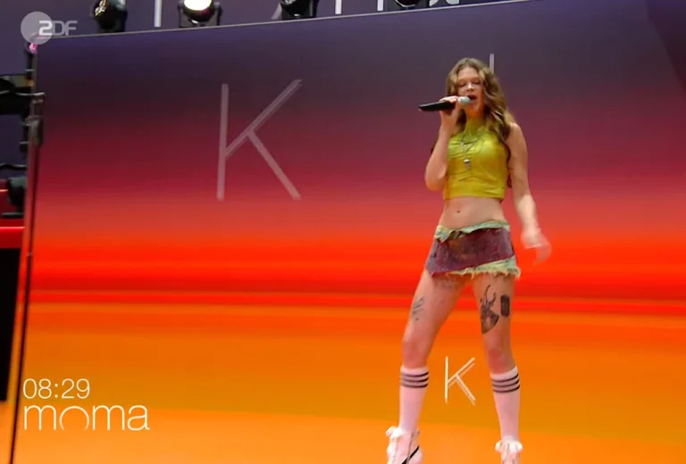 ZDF reagiert auf Kritik nach provokantem Auftritt von Ikkimel im Morgenmagazin ZDF erklärt den umstrittenen Ikkimel-Auftritt im Morgenmagazin: Provokanter Fußball-Song, Kritik der Zuschauer und Debatte um Popkultur im TV.