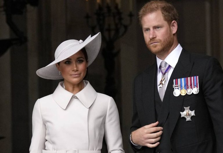 Prinz Harry könnte Familienbesuch in Großbritannien absagen Prinz Harry könnte seinen ersten Familienbesuch in Großbritannien seit vier Jahren absagen. Grund ist der Streit um staatlichen Polizeischutz für Meghan und die Kinder.