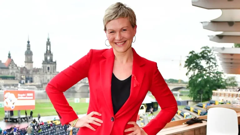 Karen Heinrichs erklärt ihr Fehlen bei „SAT.1 Frühstücksfernsehen“ Karen Heinrichs erklärte, warum sie bei „SAT.1 Frühstücksfernsehen“ fehlte. Die Moderatorin verbrachte Zeit mit ihrer Tochter vor einer längeren Trennung.
