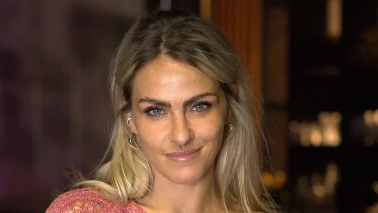 Sarah Mangione kehrt zu GZSZ zurück: Schauspielerin spricht über die Herausforderungen am Set Sarah Mangione kehrt als Liz Schöler zu GZSZ zurück. Sie spricht über den hohen Drehdruck, Timur Ülker und ihre weiteren Serienpläne.