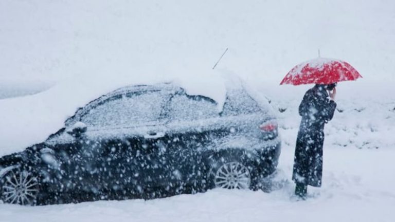 In den chilenischen Anden fielen innerhalb von 72 Stunden mehr als drei Meter Schnee. Portillo und Zufahrtsstraßen bleiben wegen Lawinengefahr geschlossen.