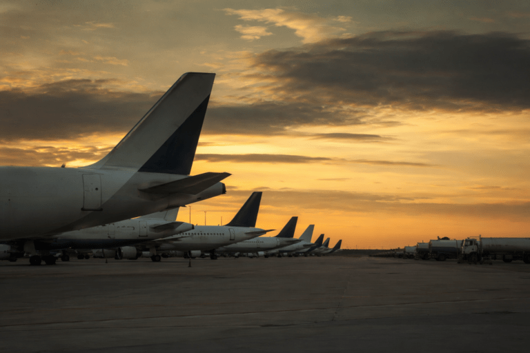 Lufthansa-A380 muss nach Atlanta ausweichen und fliegt später leer nach Washington Lufthansa-A380 weicht wegen Gewittern nach Atlanta aus. Am Folgetag fliegt die Maschine ohne Passagiere weiter nach Washington Dulles.
