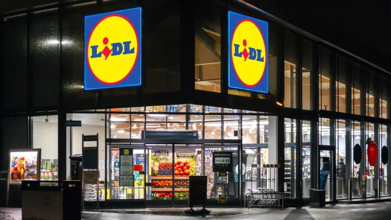Unbekannte haben auf Kundendaten von Lidl zugegriffen. Das Unternehmen erklärt, welche Informationen betroffen sind und ob Passwörter oder Bankdaten gestohlen wurden.
