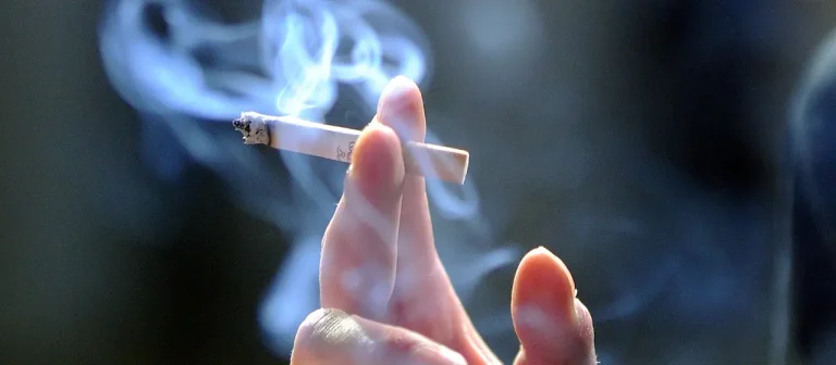 Tabaksteuer soll stärker steigen: Zigaretten könnten bis 2030 fast 12 Euro kosten Die Tabaksteuer in Deutschland soll stärker steigen. Eine Packung Zigaretten könnte bis 2030 fast 12 Euro kosten. Auch E-Liquids werden teurer.