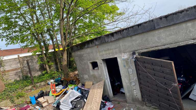 „Ratten tummeln sich an den Zäunen“: Anwohner in Wildeshausen klagen über Müll und Nagetiere Ein Anwohner meldet Rattenbefall wegen Mülls an der Visbeker Straße in Wildeshausen. Behörden kontrollierten das Grundstück, Politiker fordern strengere Maßnahmen.