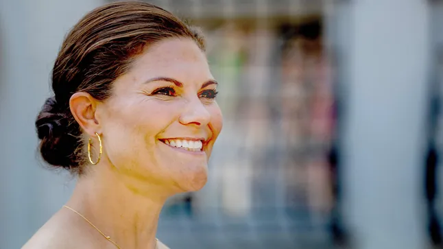 Kronprinzessin Victoria feiert ihren 49. Geburtstag: Neue Familienfotos sorgen wegen Prinz Oscar für Aufmerksamkeit Kronprinzessin Victoria feiert ihren 49. Geburtstag. Neue Familienfotos sorgen vor allem wegen des strahlenden Prinzen Oscar für Aufmerksamkeit.