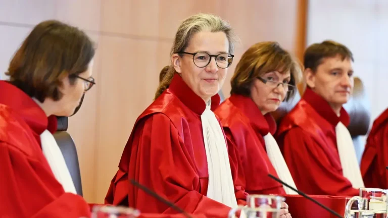 Verfassungsgericht setzt kein „Tempolimit“ für Gesetzgebungsverfahren Das Bundesverfassungsgericht sieht kein Tempolimit für Gesetze und weist die Klage zum beschleunigten Verfahren beim Heizungsgesetz ab.