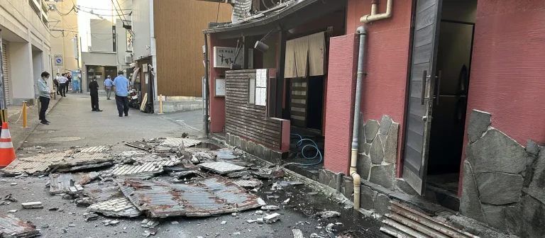 Erdbeben der Stärke 7,1 erschüttert Kyūshū in Japan. Es gibt Tote, Dutzende Verletzte, schwere Schäden, Stromausfälle und weitere Nachbeben.