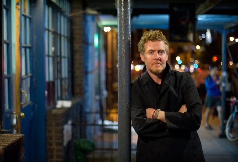 Glen Hansard ist tot – Frontmann von The Frames und Oscarpreisträger Glen Hansard ist tot: Der Frontmann von The Frames und Oscarpreisträger für „Falling Slowly“ starb mit 56 Jahren bei einem Motorradunfall nahe Dublin.