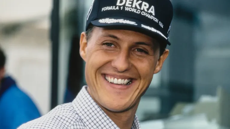 Neuer Schumacher-Beitrag bewegt Millionen Fans Ein Archivbeitrag zu Michael Schumachers Sieg beim Deutschland-Grand-Prix 1995 sorgt bei Fans für Erinnerungen, Emotionen und Genesungswünsche.