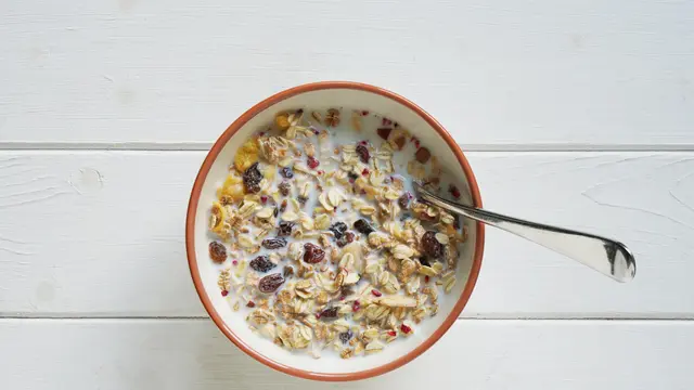Kölln ruft Schoko-Müsli wegen eines Kunststoffteils zurück Kölln ruft Zauberfleks Schoko-Müsli wegen eines Kunststoffteils zurück. Betroffen ist eine bestimmte Charge. Rückgabe ist auch ohne Kassenbon möglich.