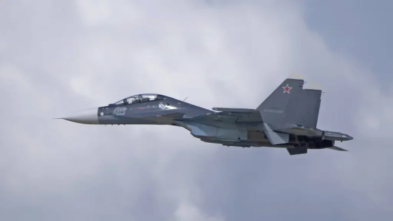 Ukraine meldet Angriffe auf russische Militärflugplätze auf der Krim Der ukrainische Geheimdienst SBU meldet Angriffe auf die Militärflugplätze Saky und Hwardijske auf der Krim. Mehrere Flugzeuge und militärische Anlagen sollen getroffen worden sein.