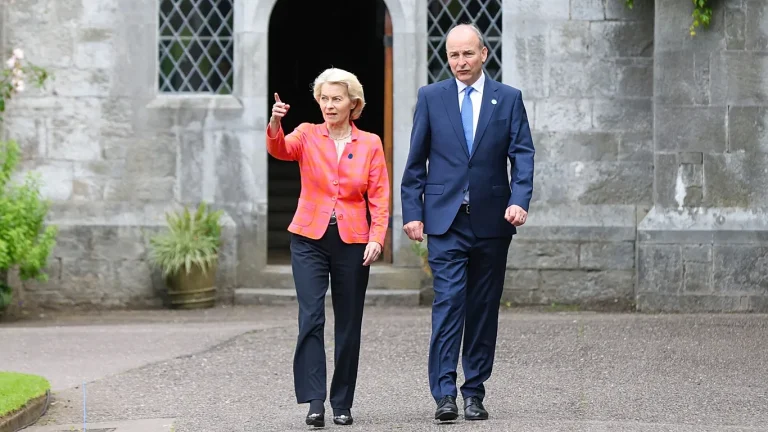 EU setzt China Frist bis Oktober – von der Leyen kündigt mögliche Handelsmaßnahmen an Die EU hat China eine Frist bis Oktober gesetzt. Bleiben konkrete Fortschritte aus, will Brüssel mit Handelsmaßnahmen auf unfaire Praktiken reagieren.