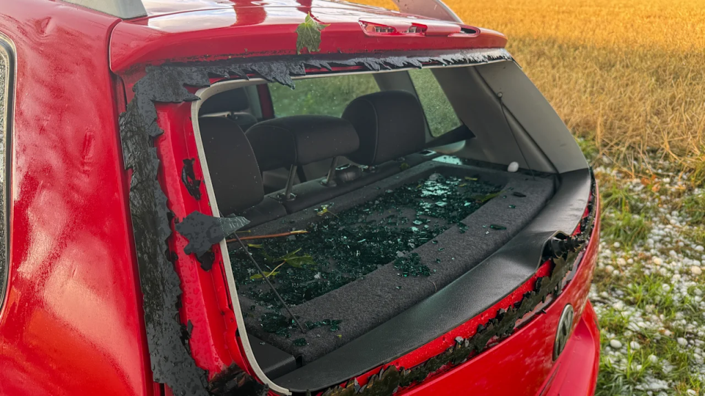 Golfballgroßer Hagel beschädigt Hunderte Autos im Norden Deutschlands