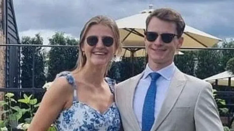 Britische Hochzeitsreisende sterben bei Hubschrauberabsturz in Griechenland Britische Hochzeitsreisende sterben beim Absturz eines Bell-206-Hubschraubers auf der griechischen Insel Sifnos. Auch der Pilot kommt ums Leben.