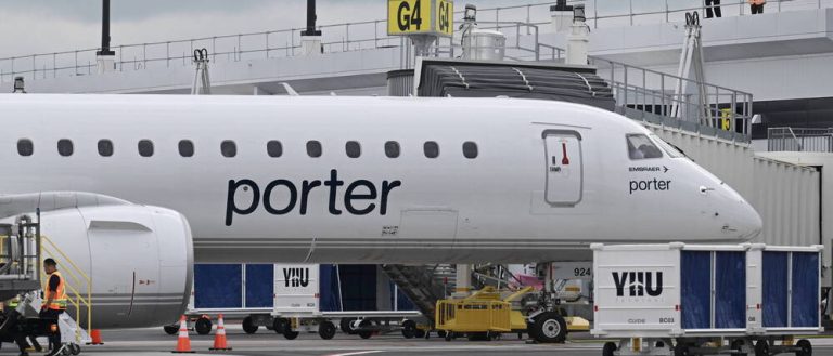 Flug in Kanada wegen eines Kindes gestrichen, das sich nicht anschnallen wollte Porter-Airlines-Flug von Victoria nach Toronto gestrichen: Ein verängstigtes Kind wollte nicht sitzen bleiben und sich nicht anschnallen lassen