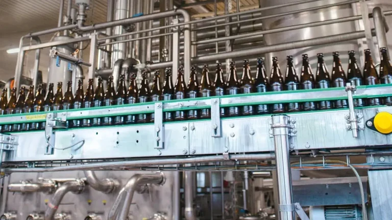 Aktienbrauerei Kaufbeuren eröffnet Insolvenzverfahren Aktienbrauerei Kaufbeuren ist im Insolvenzverfahren mit Eigenverwaltung. Die Produktion läuft weiter, während die Brauerei Investoren sucht.