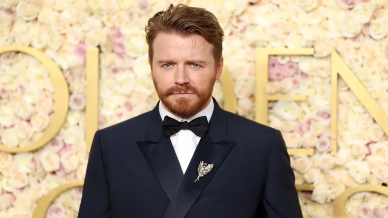 Jack Lowden könnte der neue Bond werden: Apple und Amazon streiten um den Schauspieler Jack Lowden könnte der neue James Bond werden. Seine Rolle in „Slow Horses“ sorgt für einen möglichen Konflikt zwischen Apple und Amazon MGM.