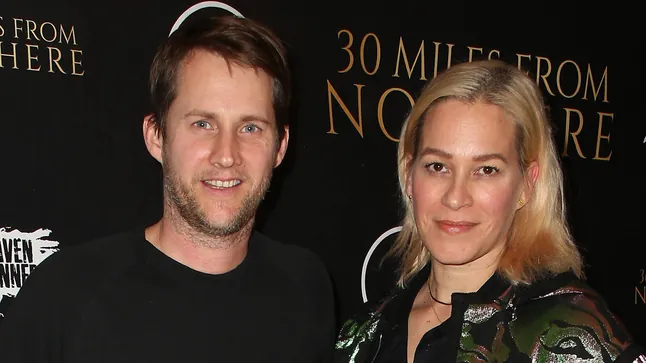 Franka Potente bestätigt Ehe-Aus nach 14 Jahren Franka Potente bestätigt die Scheidung von Derek Richardson. Sie spricht über ihre Töchter, finanzielle Belastungen und die Krise in Hollywood.