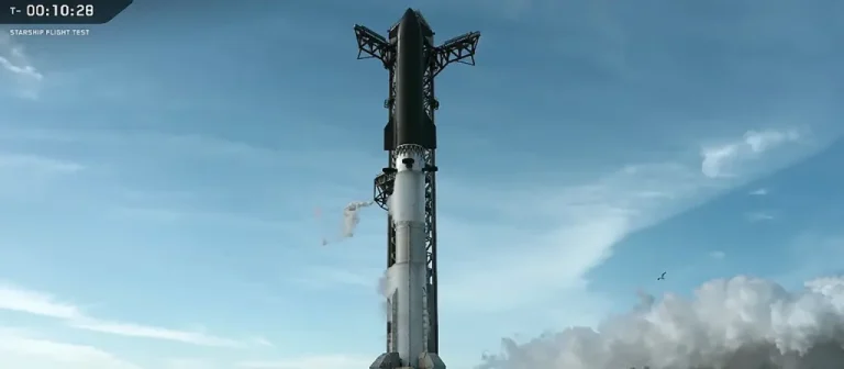 Starship-Start in letzter Sekunde wegen Triebwerksproblem gestoppt SpaceX stoppt den 13. Starship-Test weniger als eine Sekunde vor dem Abheben. Mehrere Raptor-Triebwerke zündeten nicht, zwei werden ersetzt.